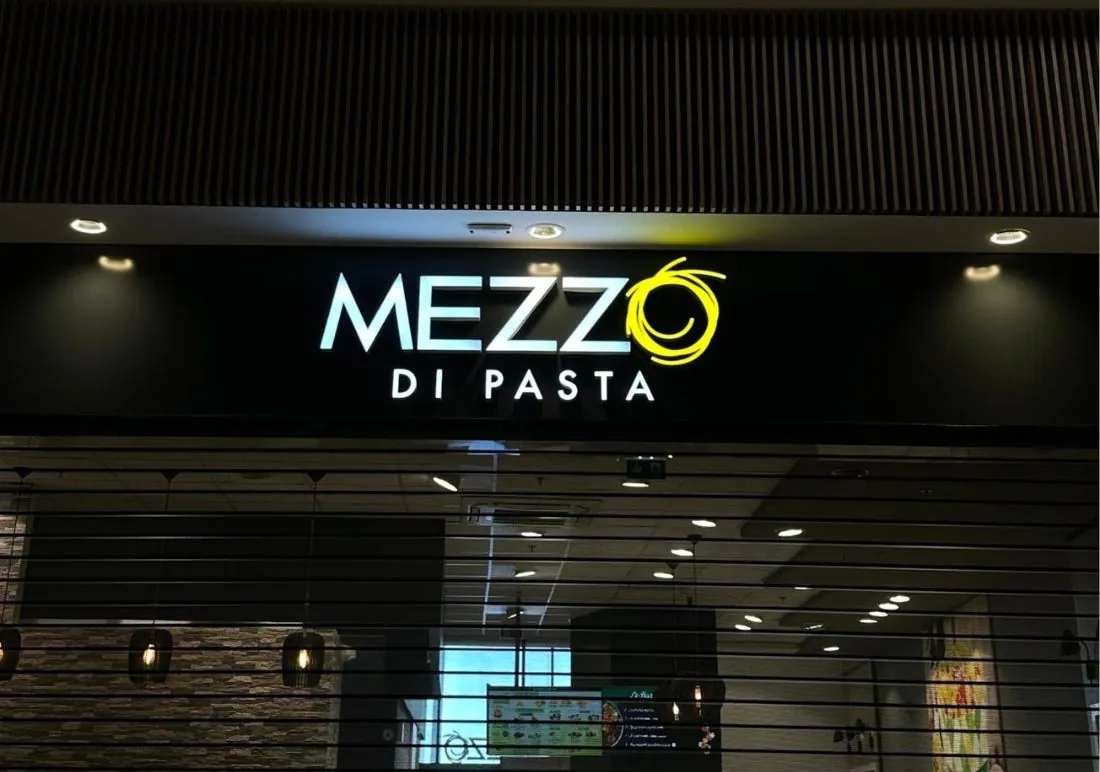 autres-enseignes-enseigne-neon-led-mezzo-di-pasta-empreinte-locale
