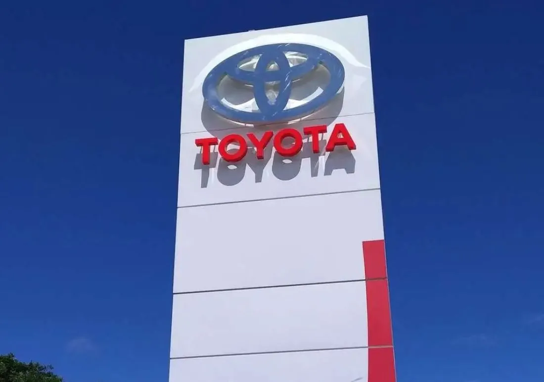 autres-enseignes-totem-toyota-empreinte-locale