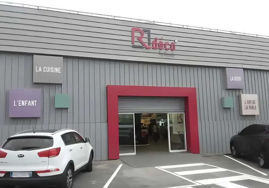 habillage-de-facade-non-lumineux-empreinte-locale