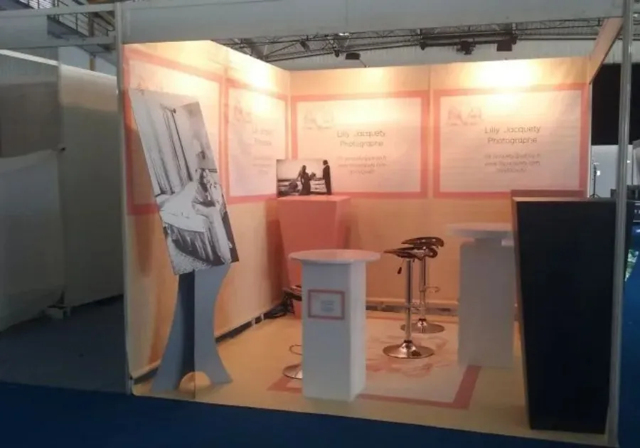 support-de-communication-evenementiel-stand-parapluie-empreinte-locale